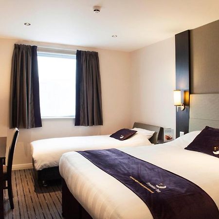 Premier Inn Guildford North - A3 מראה חיצוני תמונה