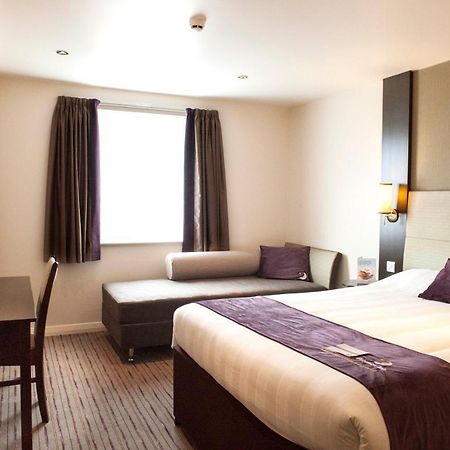 Premier Inn Guildford North - A3 מראה חיצוני תמונה