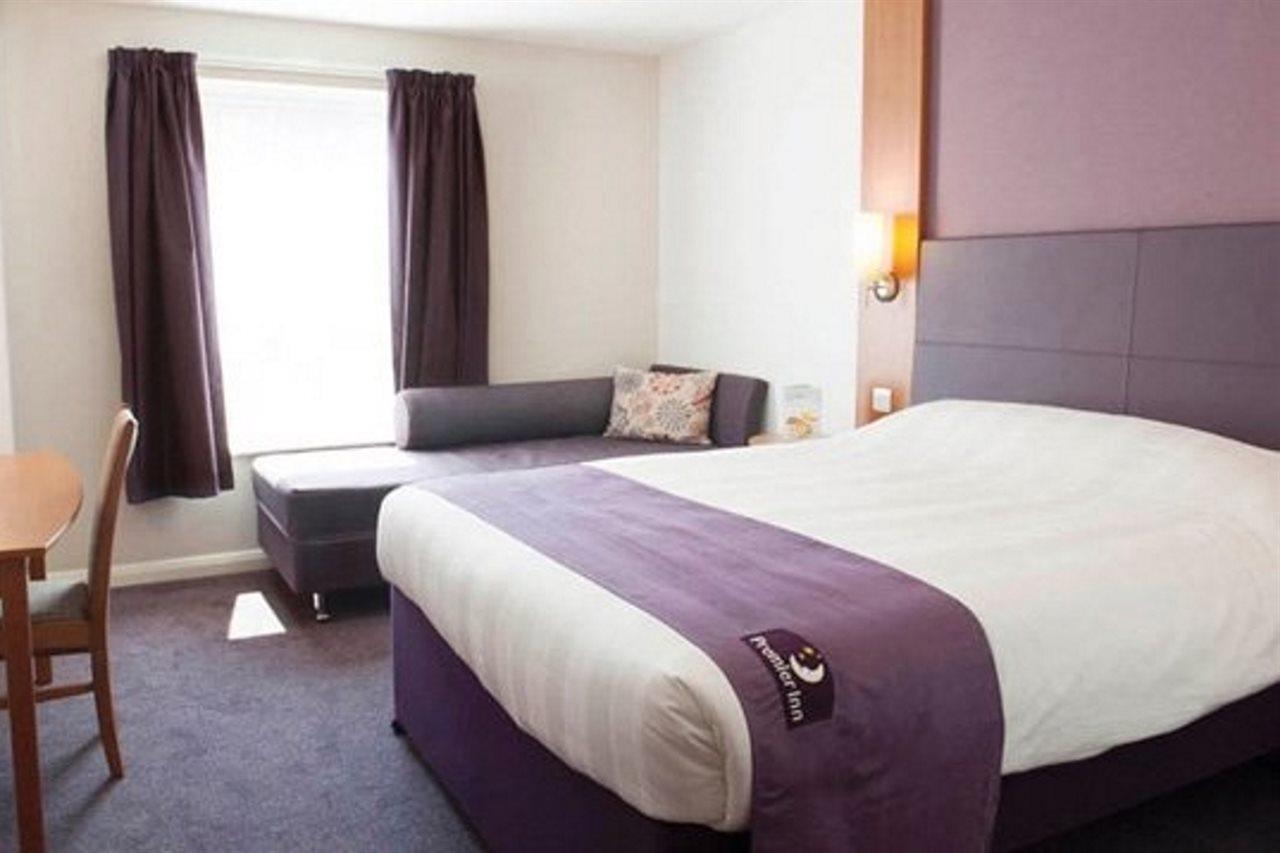 Premier Inn Guildford North - A3 מראה חיצוני תמונה