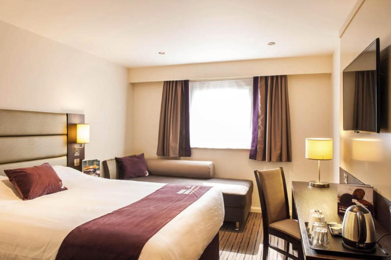 Premier Inn Guildford North - A3 מראה חיצוני תמונה
