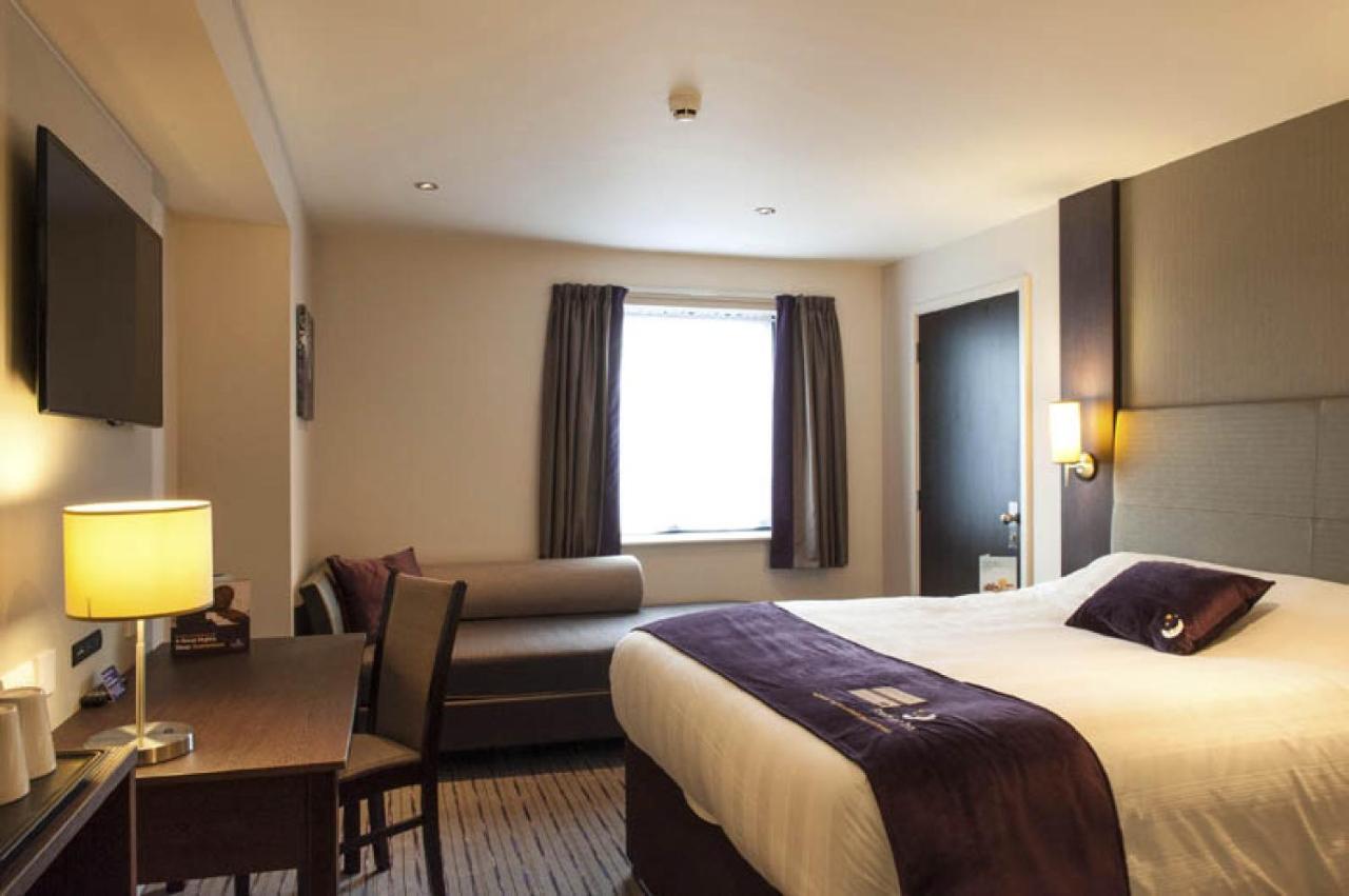 Premier Inn Guildford North - A3 מראה חיצוני תמונה