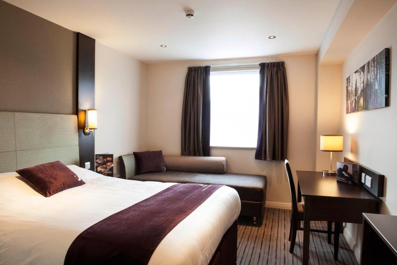 Premier Inn Guildford North - A3 מראה חיצוני תמונה